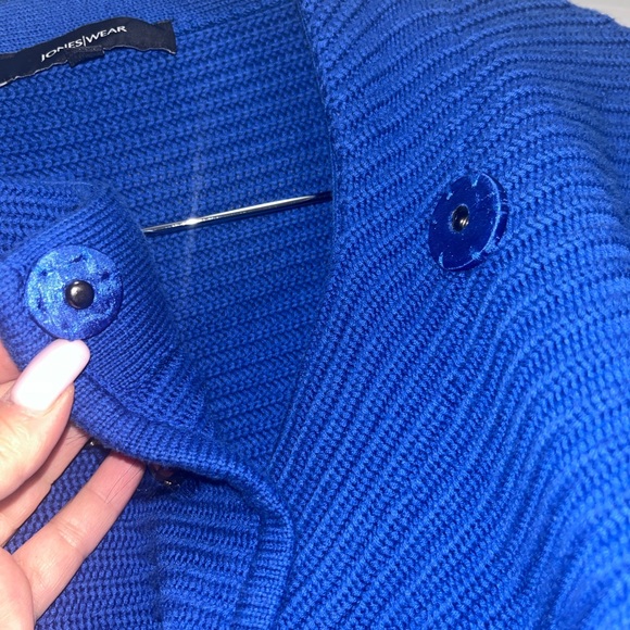 Chunky knit brooch sweater - Picture 3 of 3